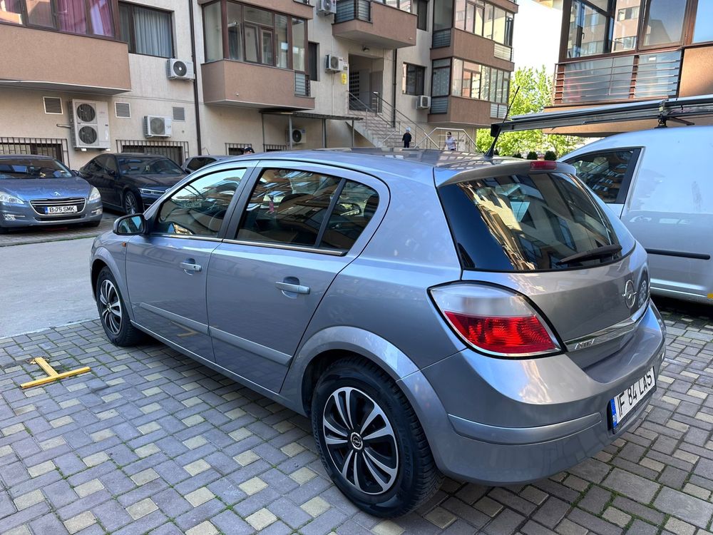 Opel astra h 1.6 benzina masina tinută la garaj