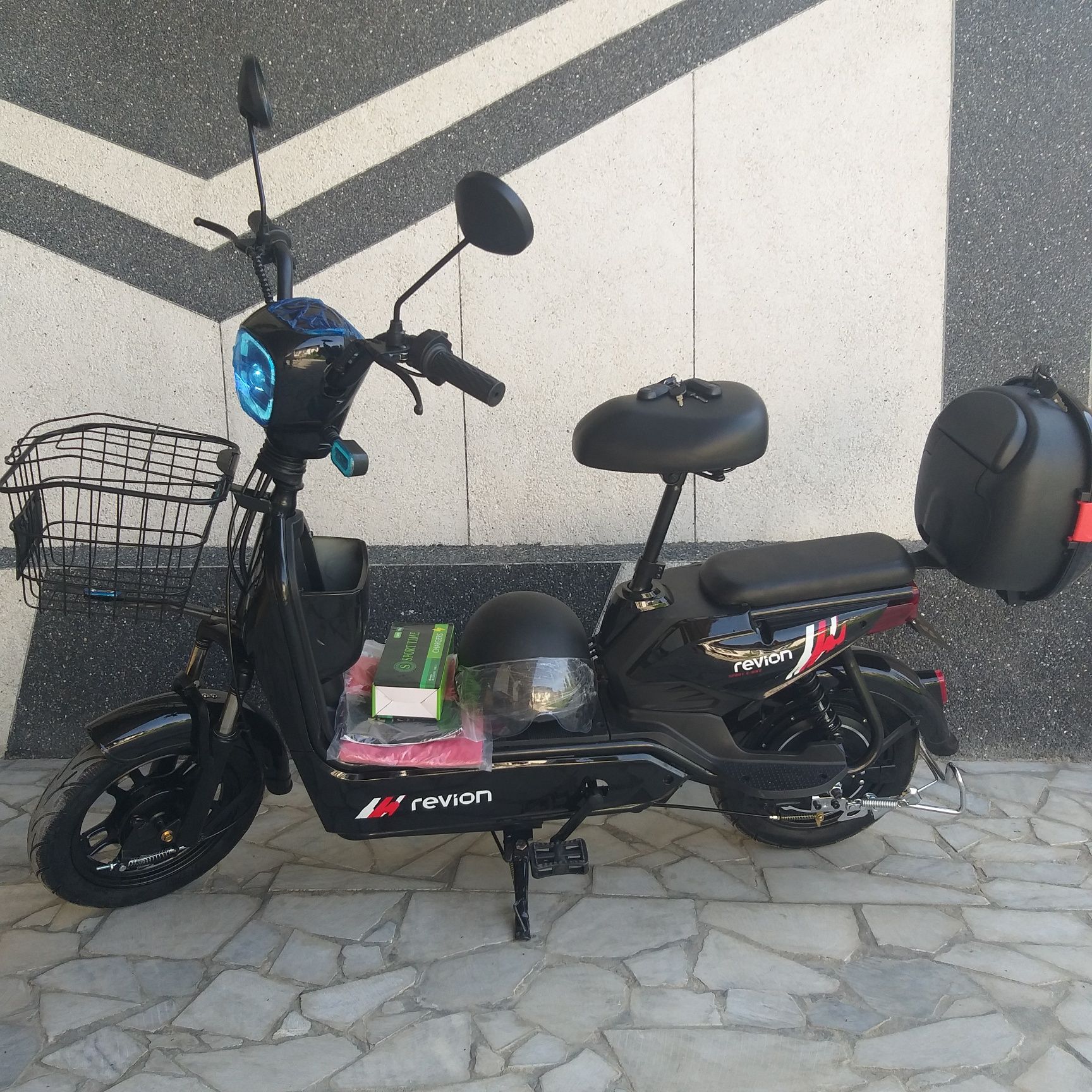 Yangi Elektro skuter sotiladi