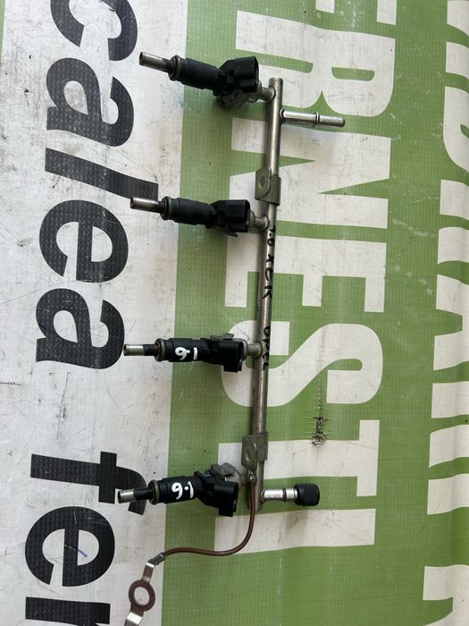 Rampă injectoare completă cu 4 injectoare Opel Astra J 1.6 benzină