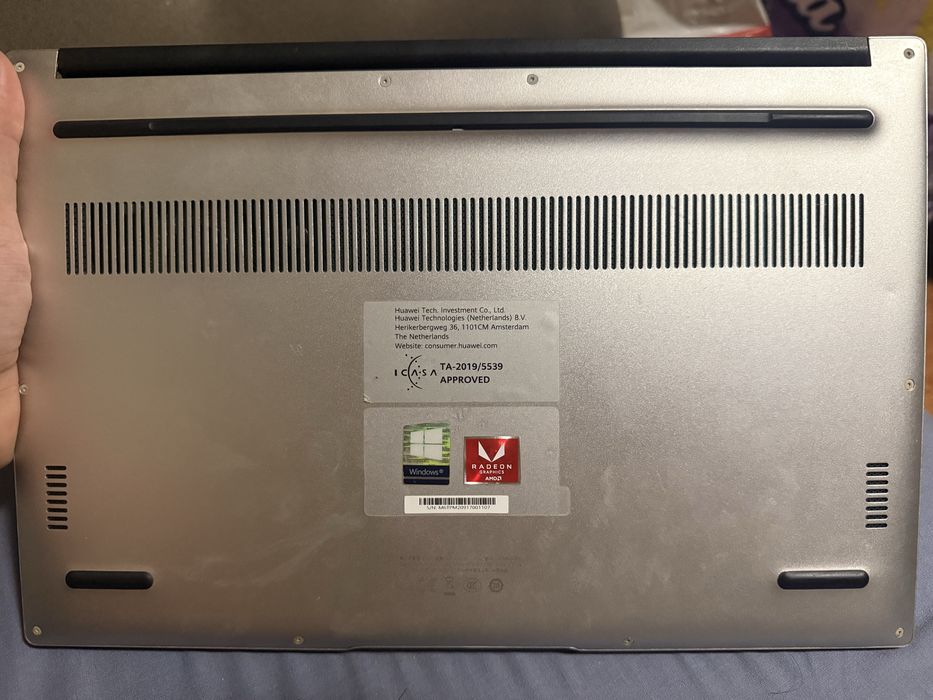 Лаптоп huawei matebook d14 2020година