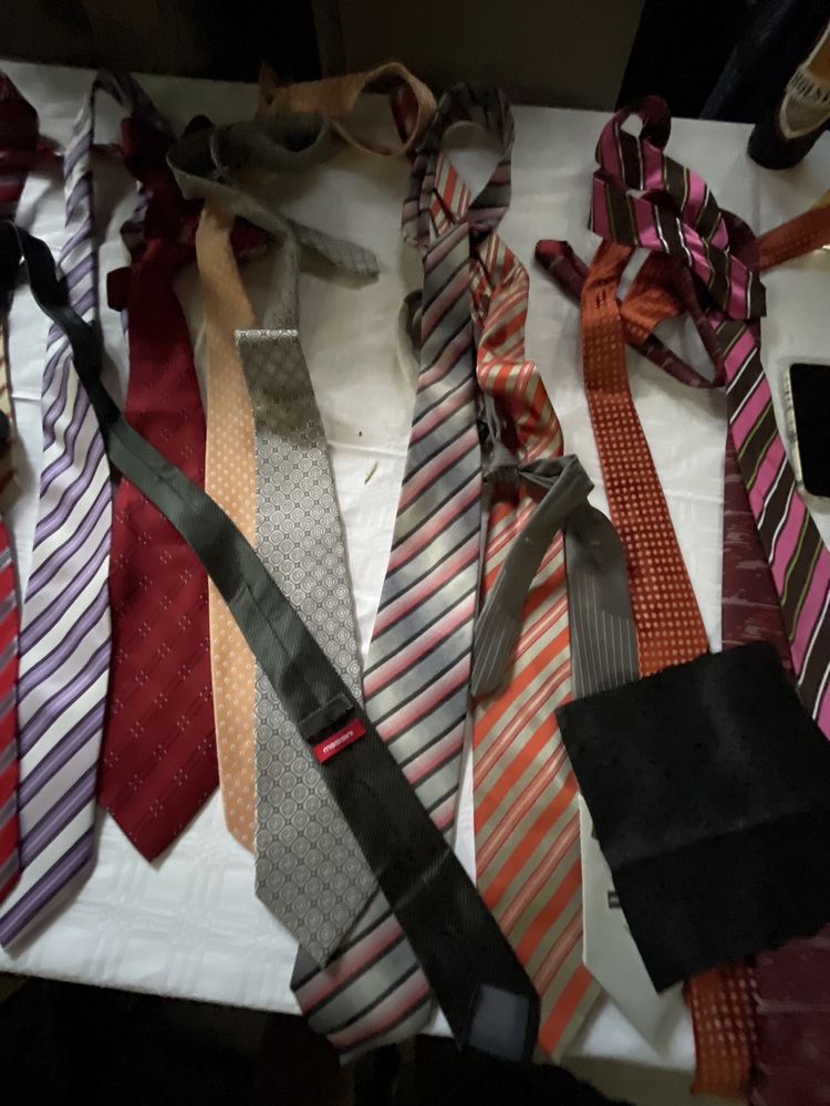 Cravate de firma conform pozelor