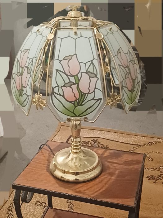 Настолна лампа винтидж  с флорални мотиви