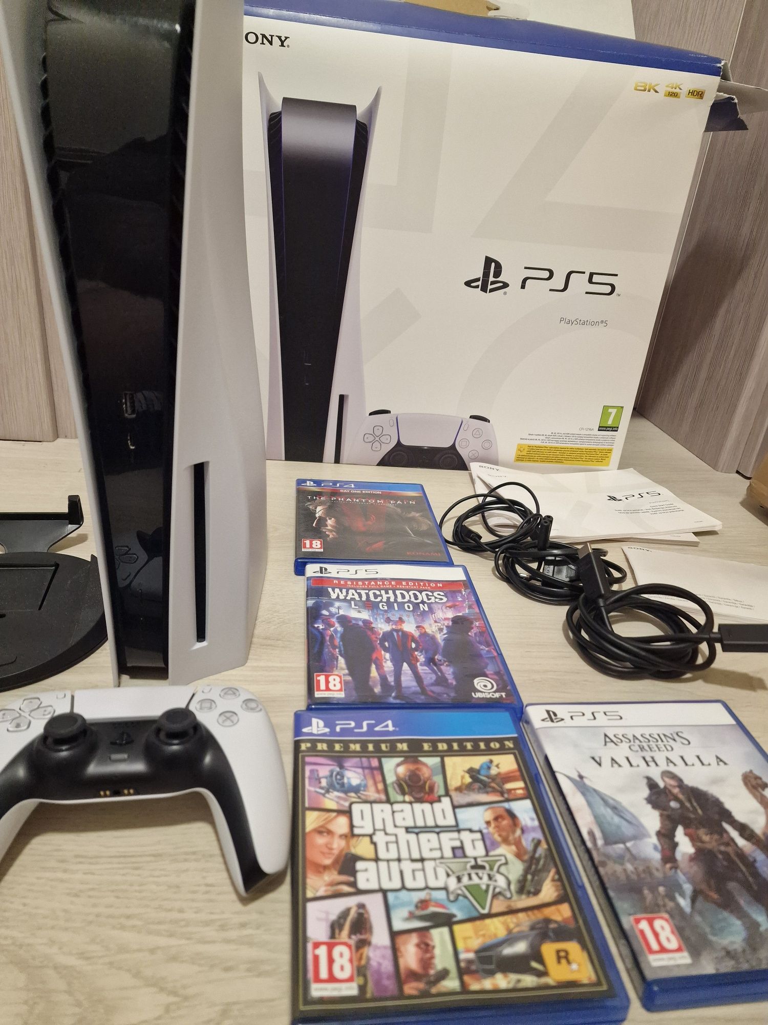 Ps5  Disk version , с 4 игри , без забележка
