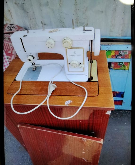 Швейная машинка чайка.