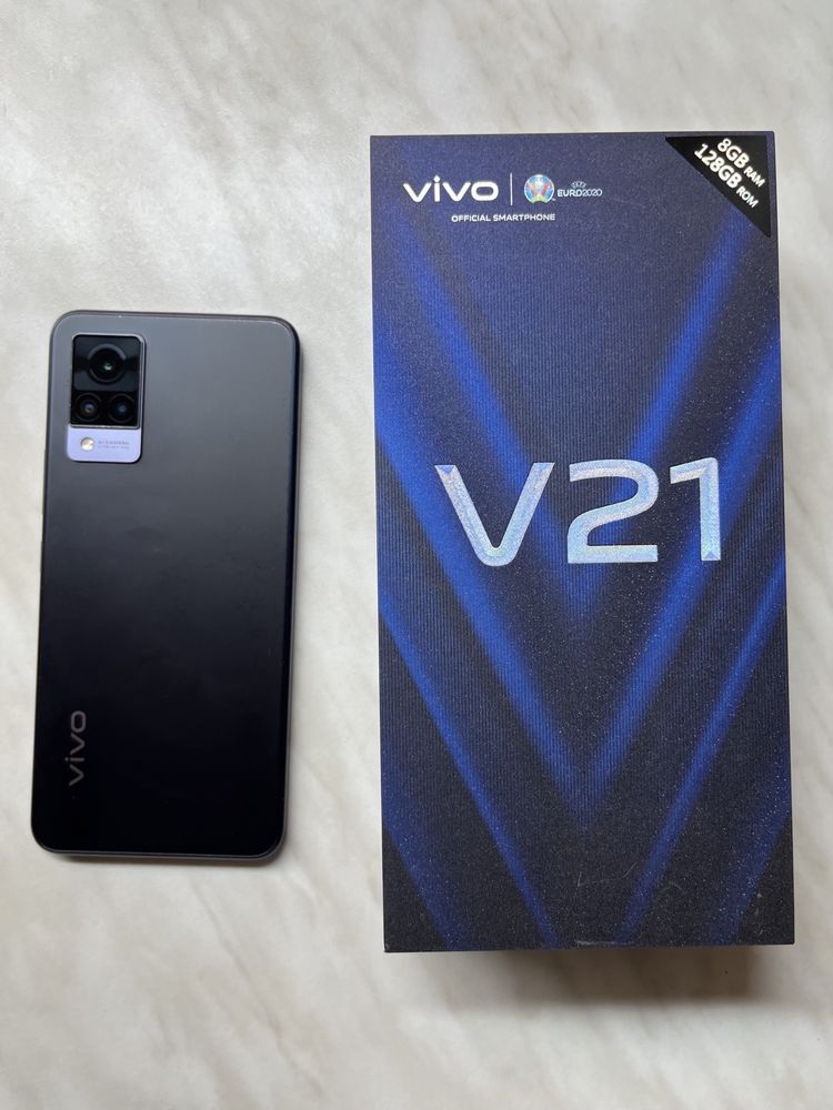 Смартфон Vivo V21