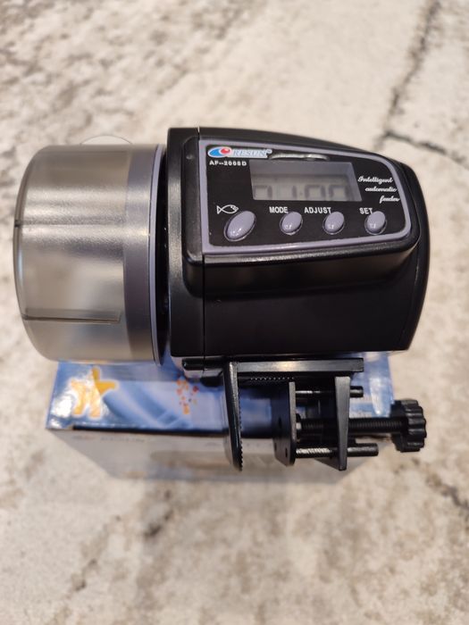 Автоматична хранилка за риби