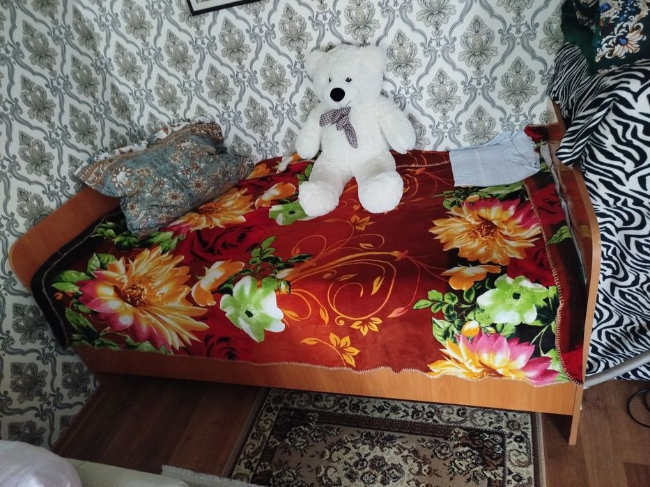 Продам кровать с матрасом