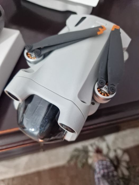Dji mini 3 pro,la cutie cu accesoriile ce vin la cumparare