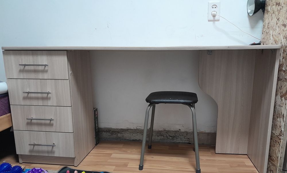 Письменный стол для