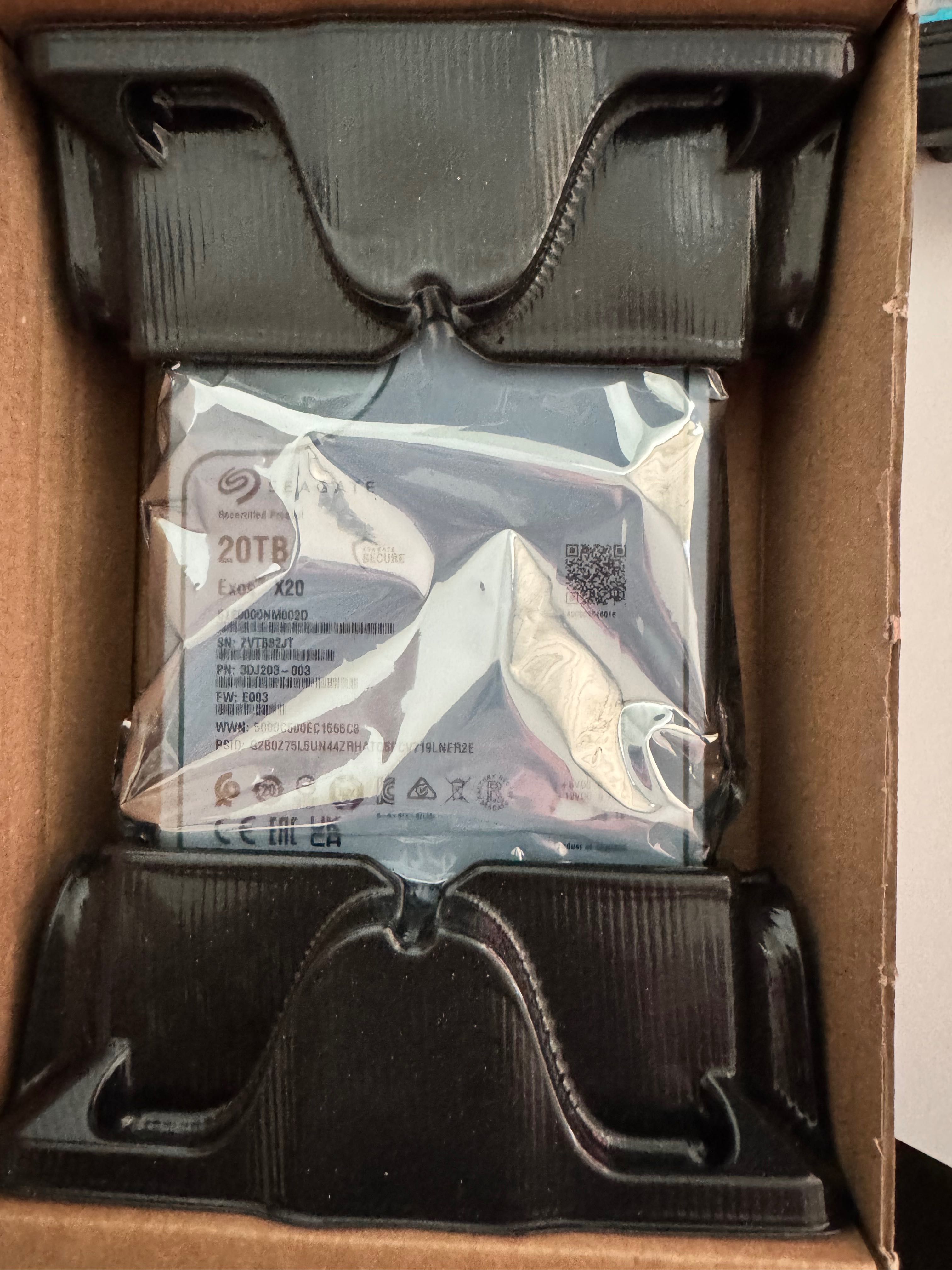*Нов с Гаранция* 20TB Seagate Exos SAS HDD - Вътрешен Хард Диск