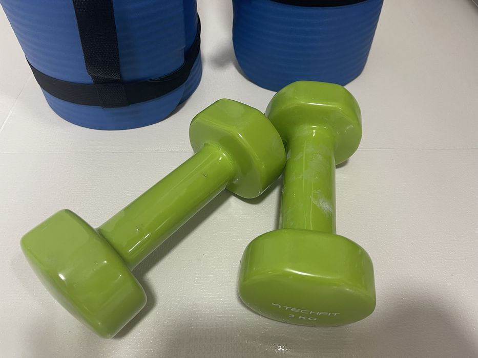 Vand 2 saltele fitness si 2 gantere 3kg