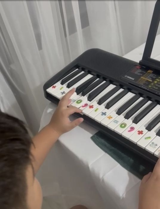 Cursuri de muzica copii Canto /Pian lecții București online