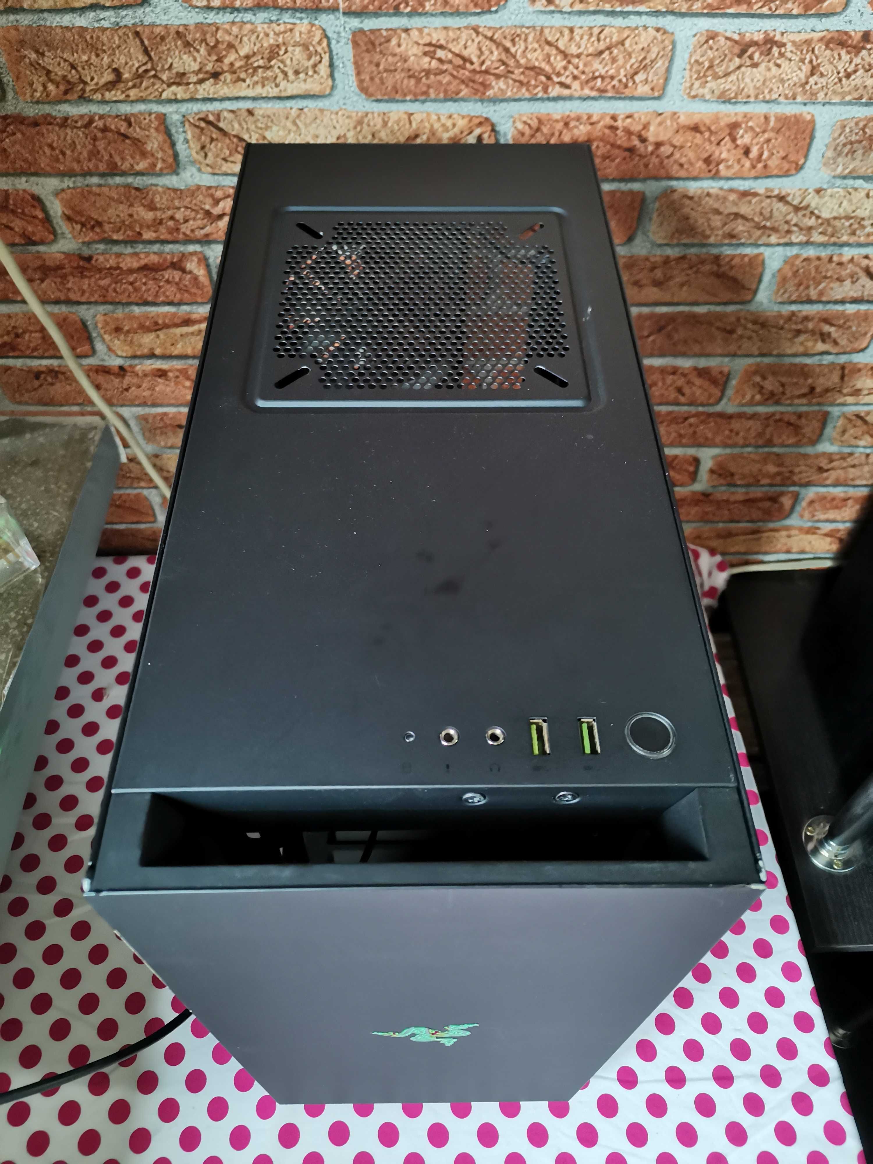 Carcasa PC NZXT Source S340 Razer Special Edition.