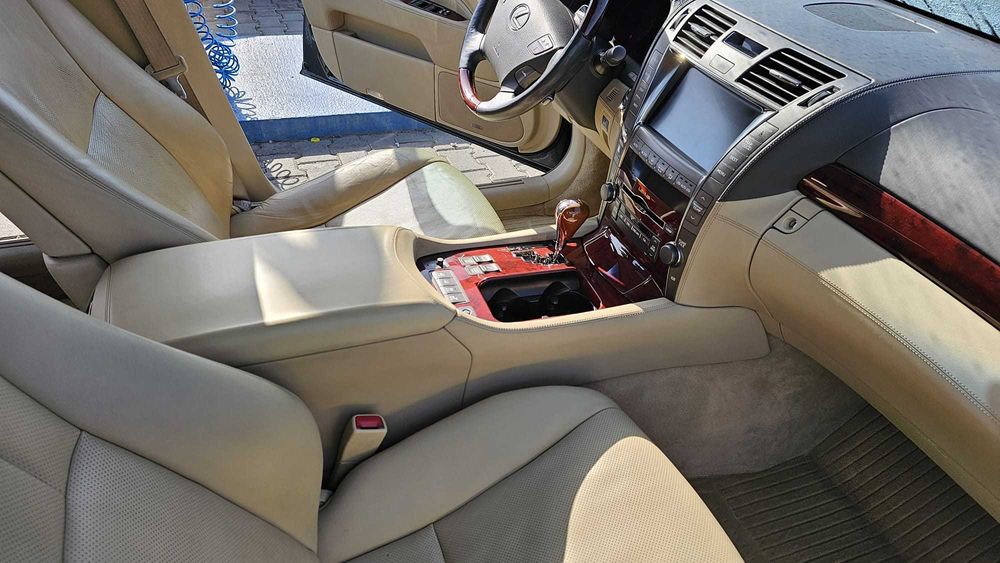 LEXUS LS600 hL- President