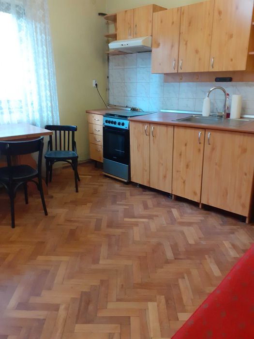 Proprietar închiriez apartament de 2 camere decomandate / Piața Hermes