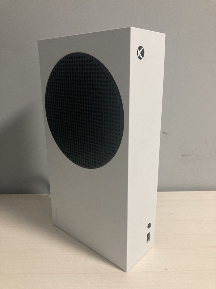 Xbox series s в идеальном состоянии