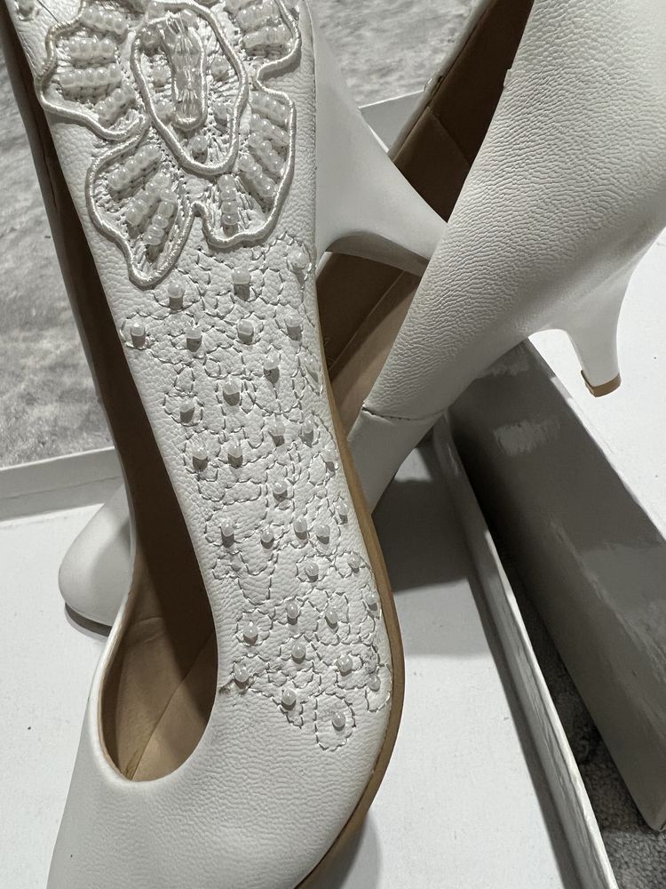 Белые туфли 35 размер
