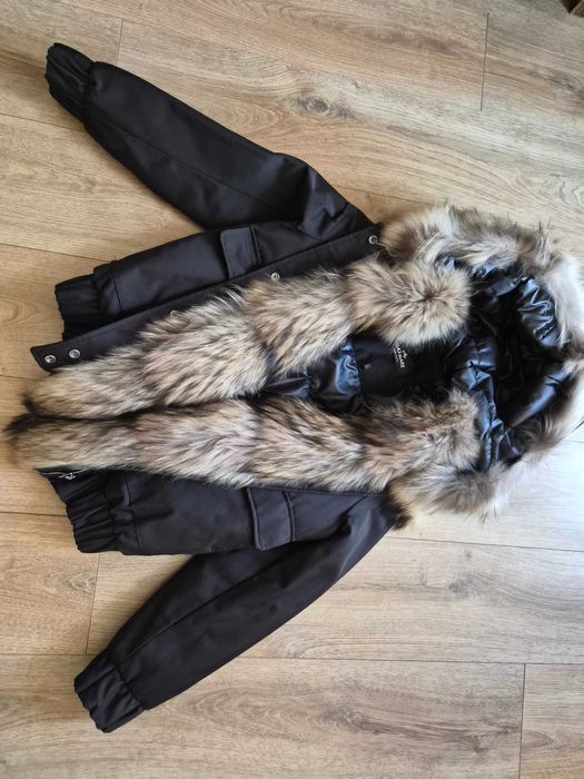 Къса парка с косъм от лисица