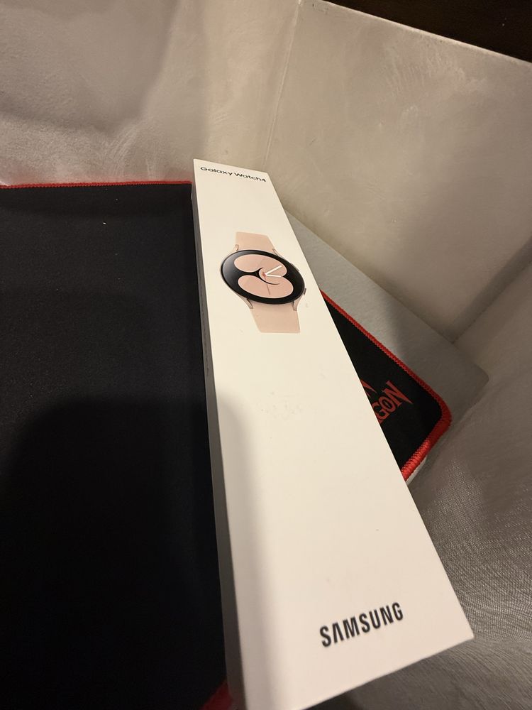 Продавам SAMSUNG Galaxy Watch 4