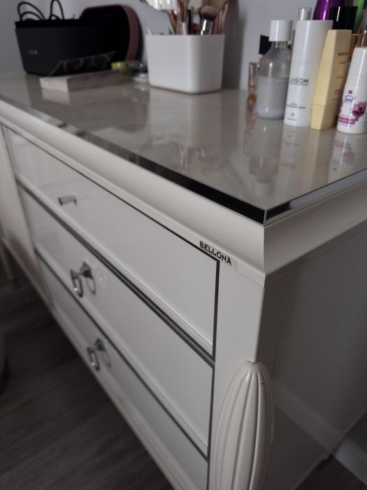 Продавам шкаф, тумба, кровать