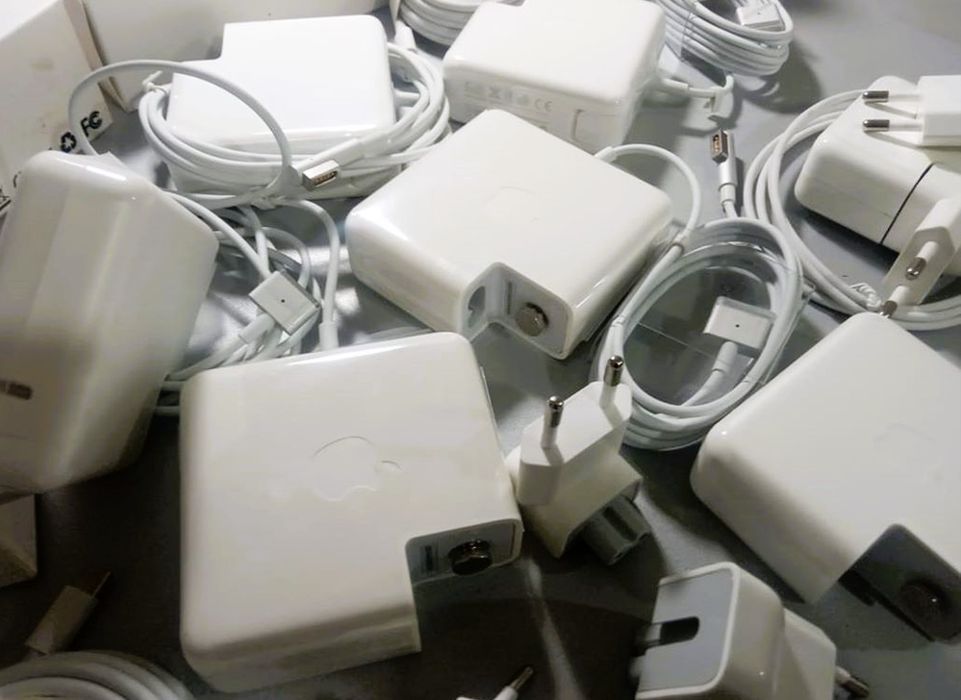 от MacBook - зарядка, блок питания