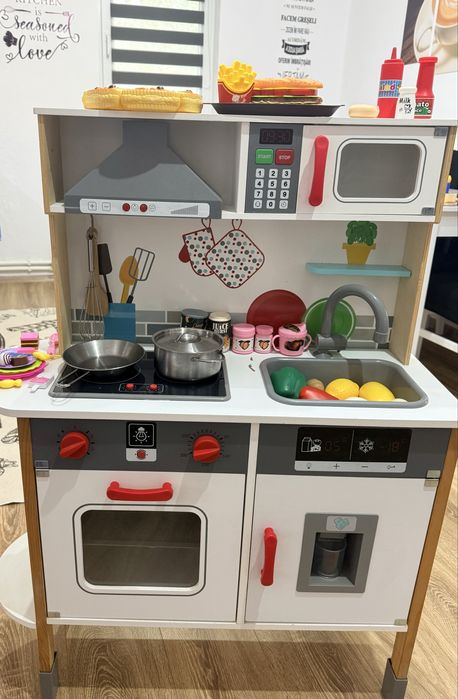 Bucatarie din lemn pentru copii