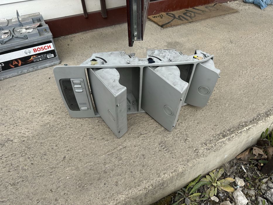 Плафон с конзола за Фолксваген Туаран!