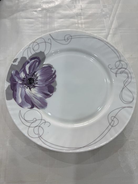 Тарелки  8  штук .