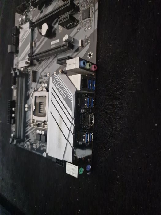 Дъно GIGABYTE z390 UD v1