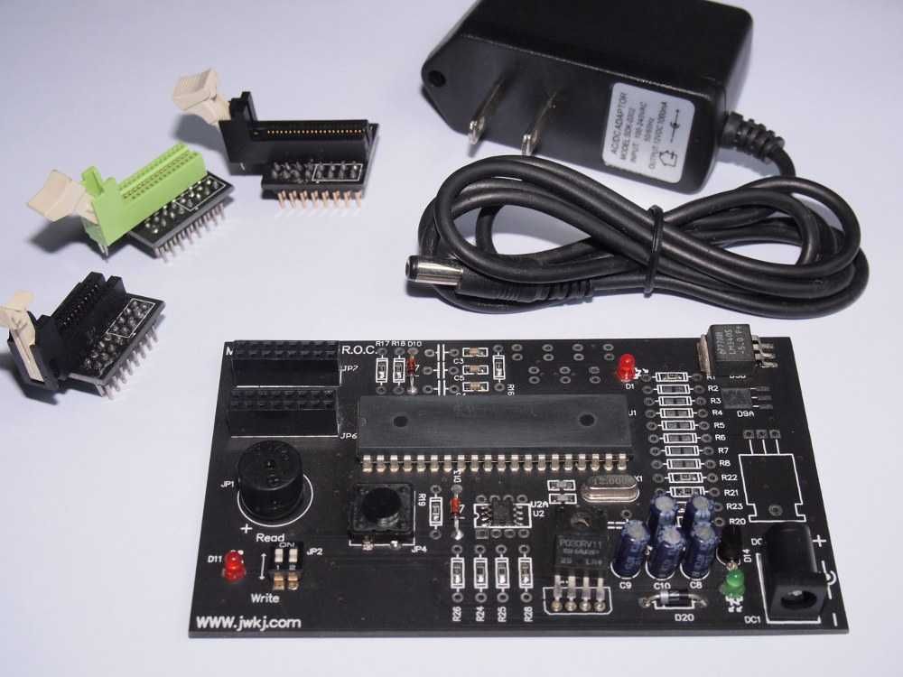 Clonator SPD EEPROM pentru memorii RAM (SDR, DDR, DDR2)