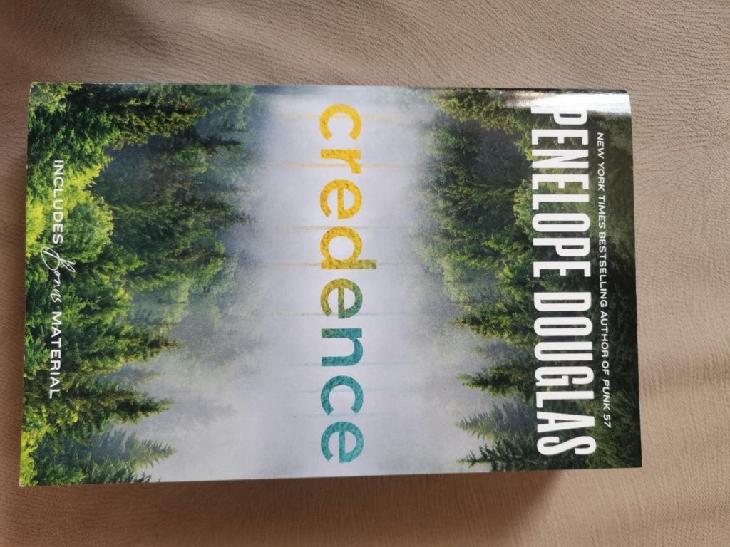 Книги - "Рожденичката", "Credence", "Lights out"