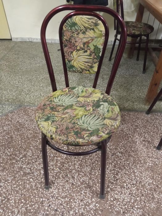 Продавам използвани столове в отлично състояние!