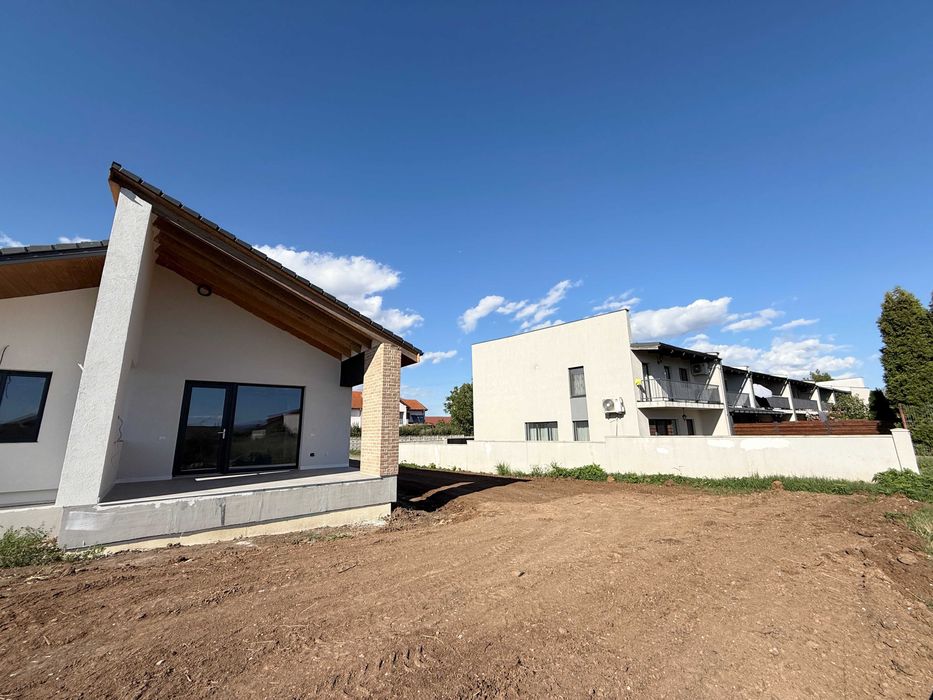 Casă cu arhitectura moderna deosebita cu teren generos in Alba Iulia