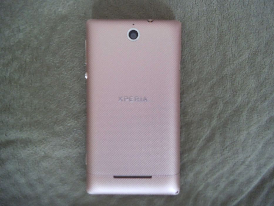 Мобилен телефон Sony Xperia