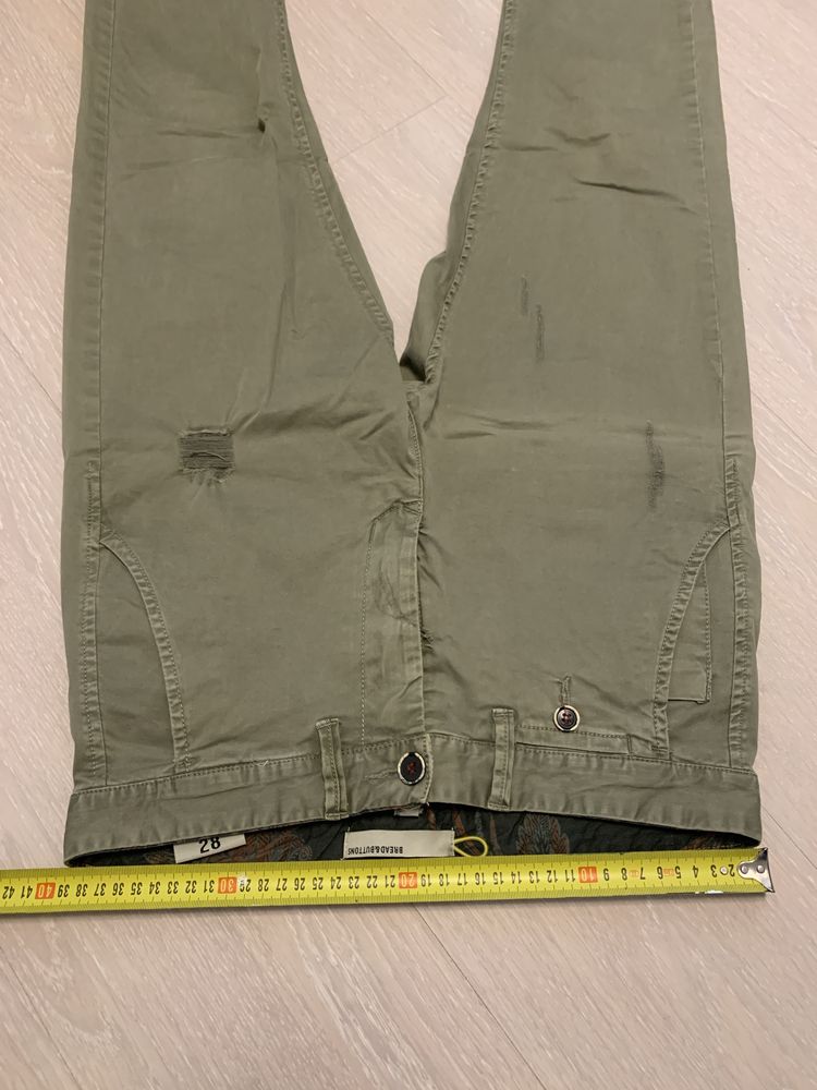 Pantaloni culoare army marimea 28