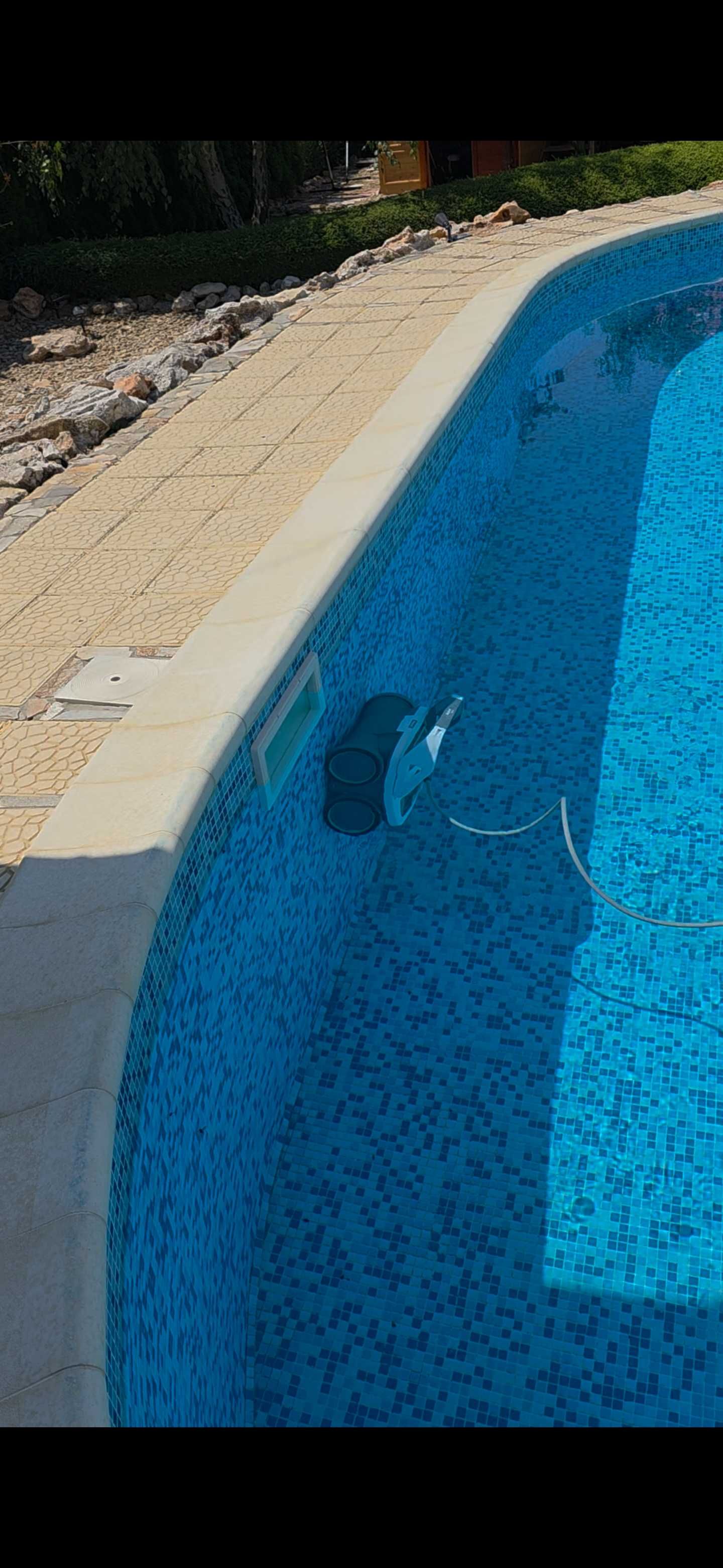 IROBOT MIRRA 530 pool cleaning robot