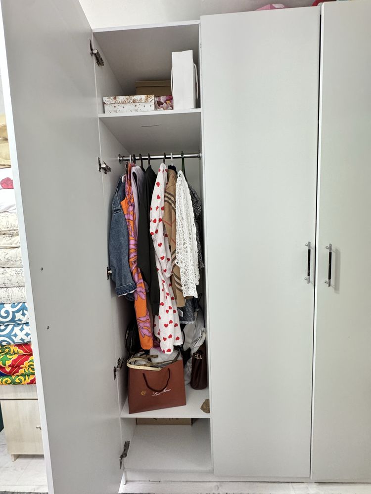 Продается срочно шифонер в спальную комнату