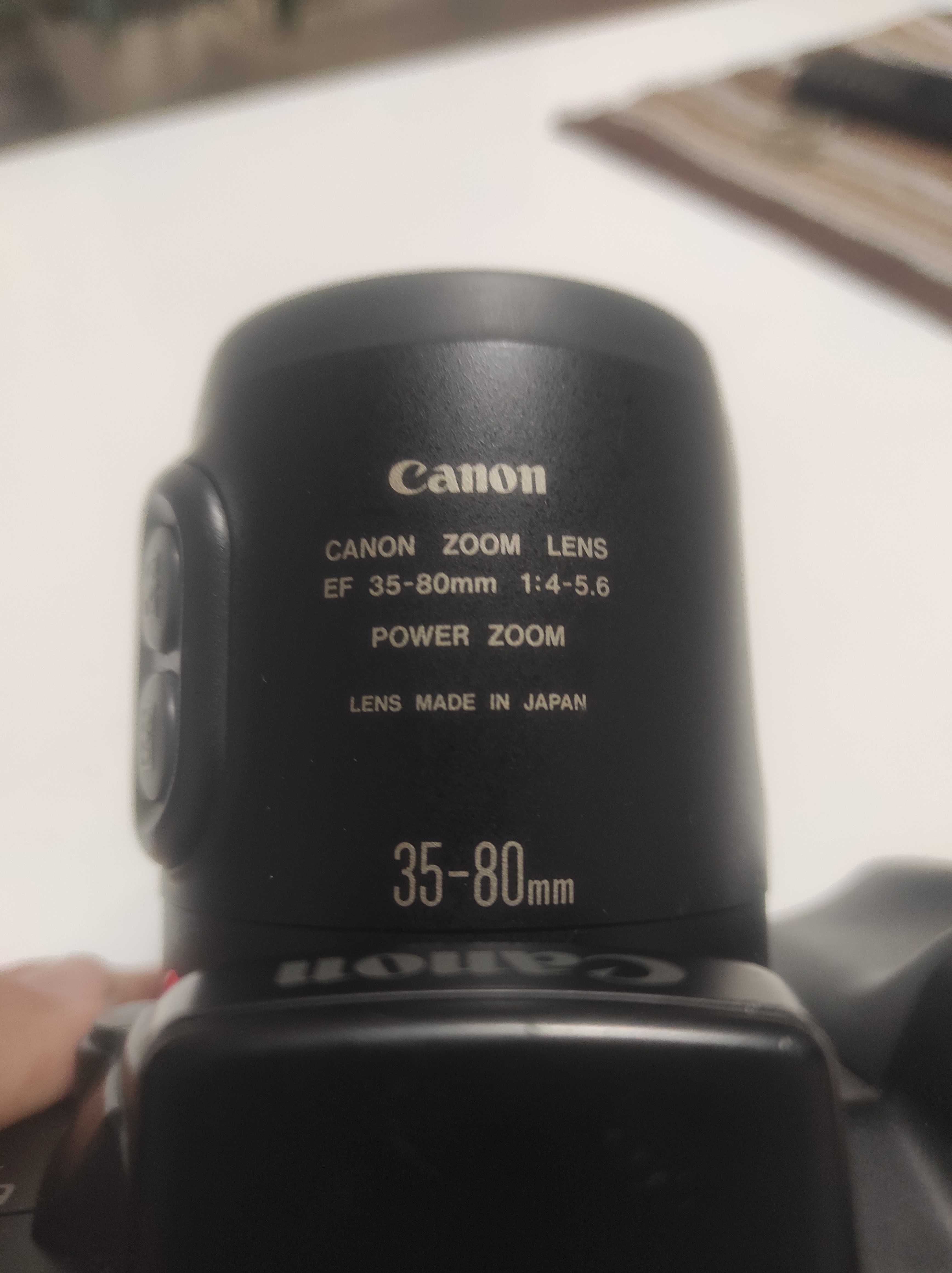 Canon eos 700 със светкавица.