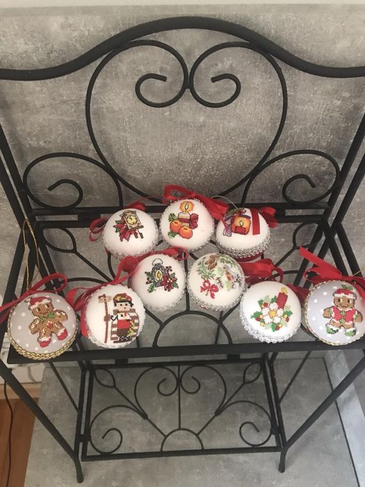 Ръчно бродирани  Коледни топки