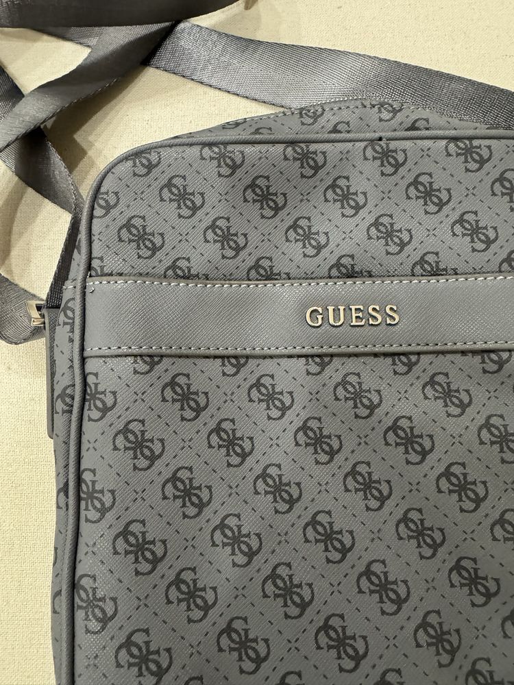 Чанта guess