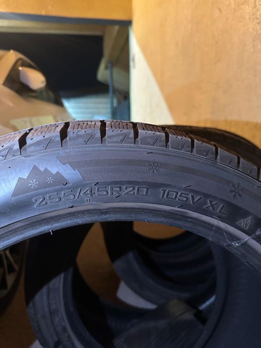 Комплект зимних шин