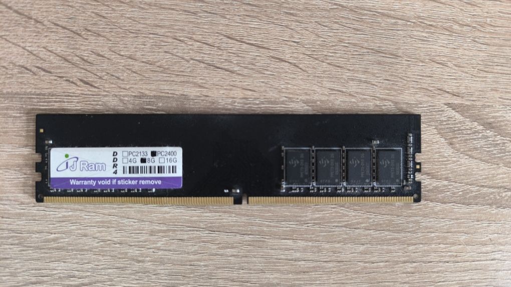 DDR4 8 GB 2400 MHz (PC4-19200) — отлично състояние
