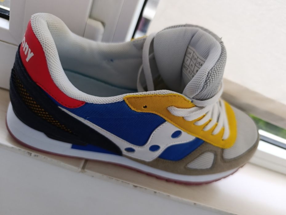 Vând adidas nounr 41 culoareuniversali noi și firma buna albastru cu g