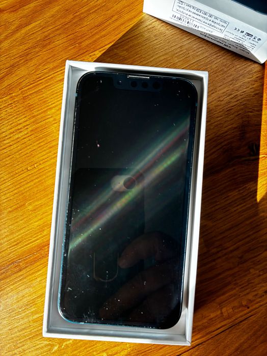 Айфон 13 мини и Айфон 11 в мнго състояние