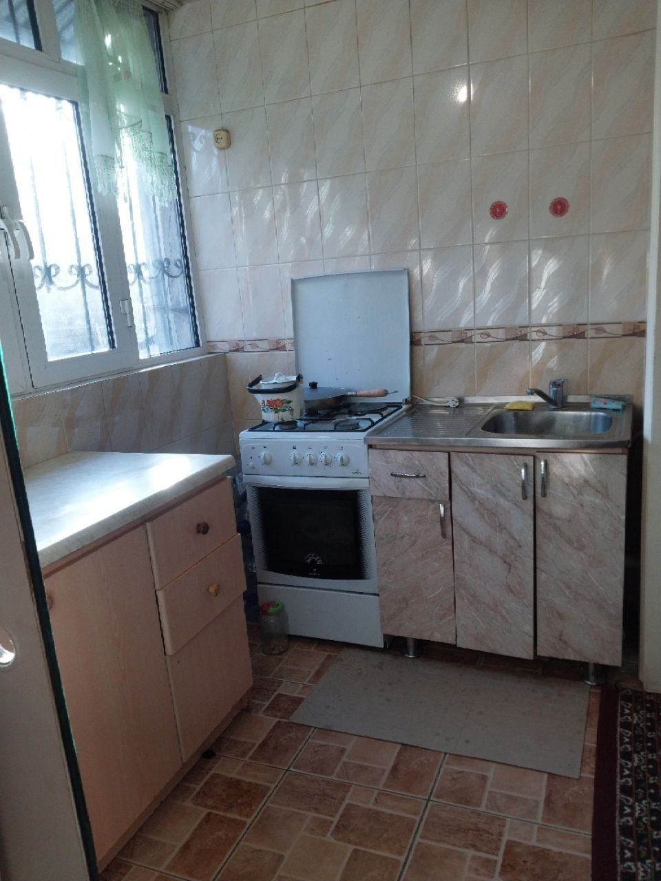 Сдаётся 2комнатная 2этаж Согдиана 29 школа