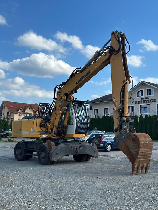Excavator pe pneuri Liebherr A924 C / RATE LEASING / 2009