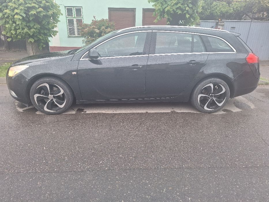 Vând Opel Insignia