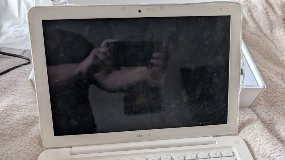 Macbook white A13142 Mid2010