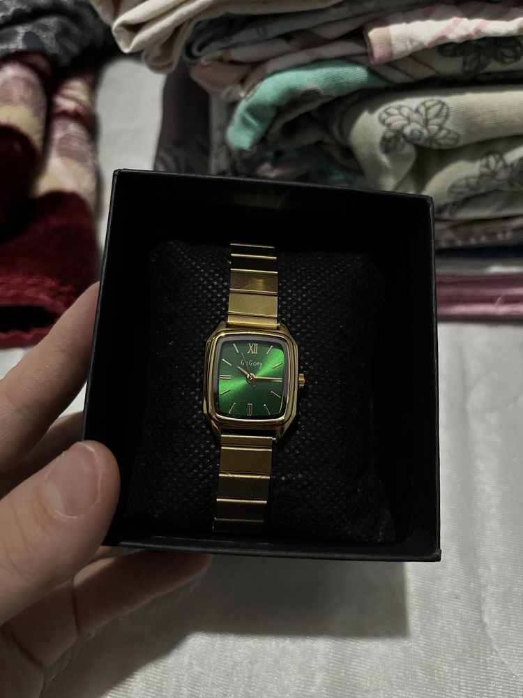 Продам новые часы