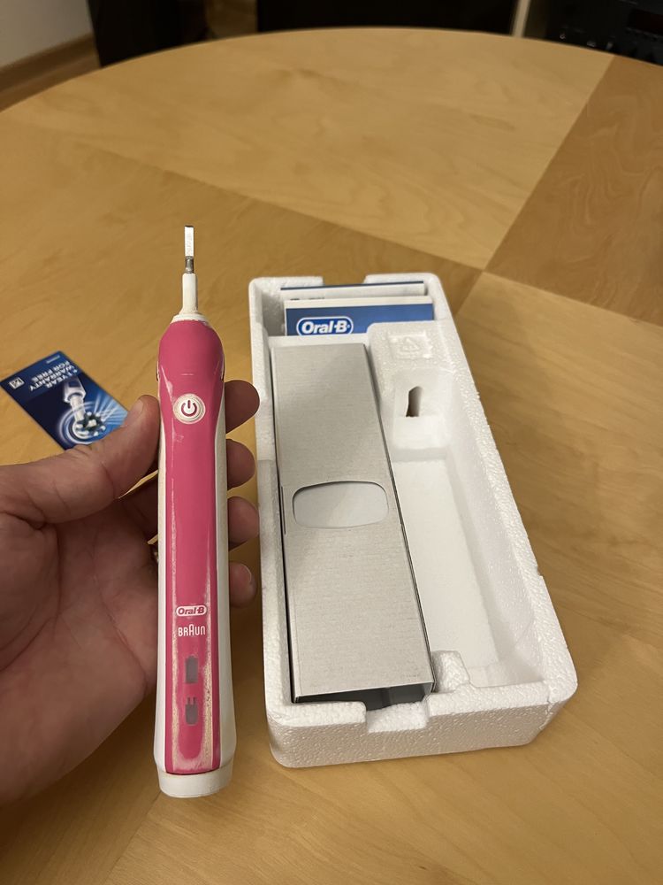 Periuta electrica de dinti Oral B